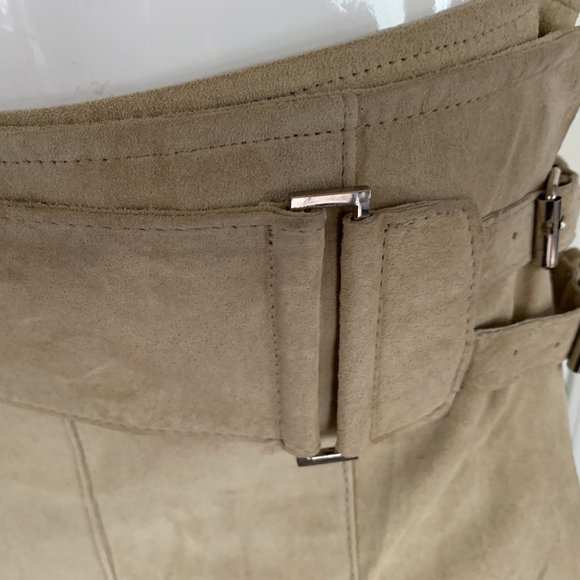 Danier 6 light tan suede skirt pleated with buckle - Picture 4 of 6